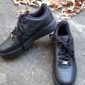 Black Air Force Ones woman size 8
